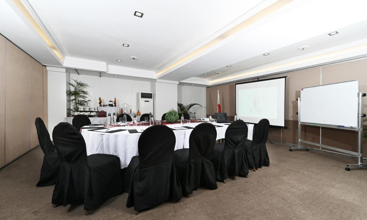 St Mark Hotel Cebu Esterno foto