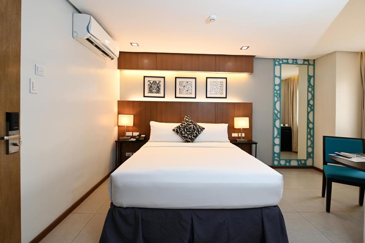 St Mark Hotel Cebu Esterno foto