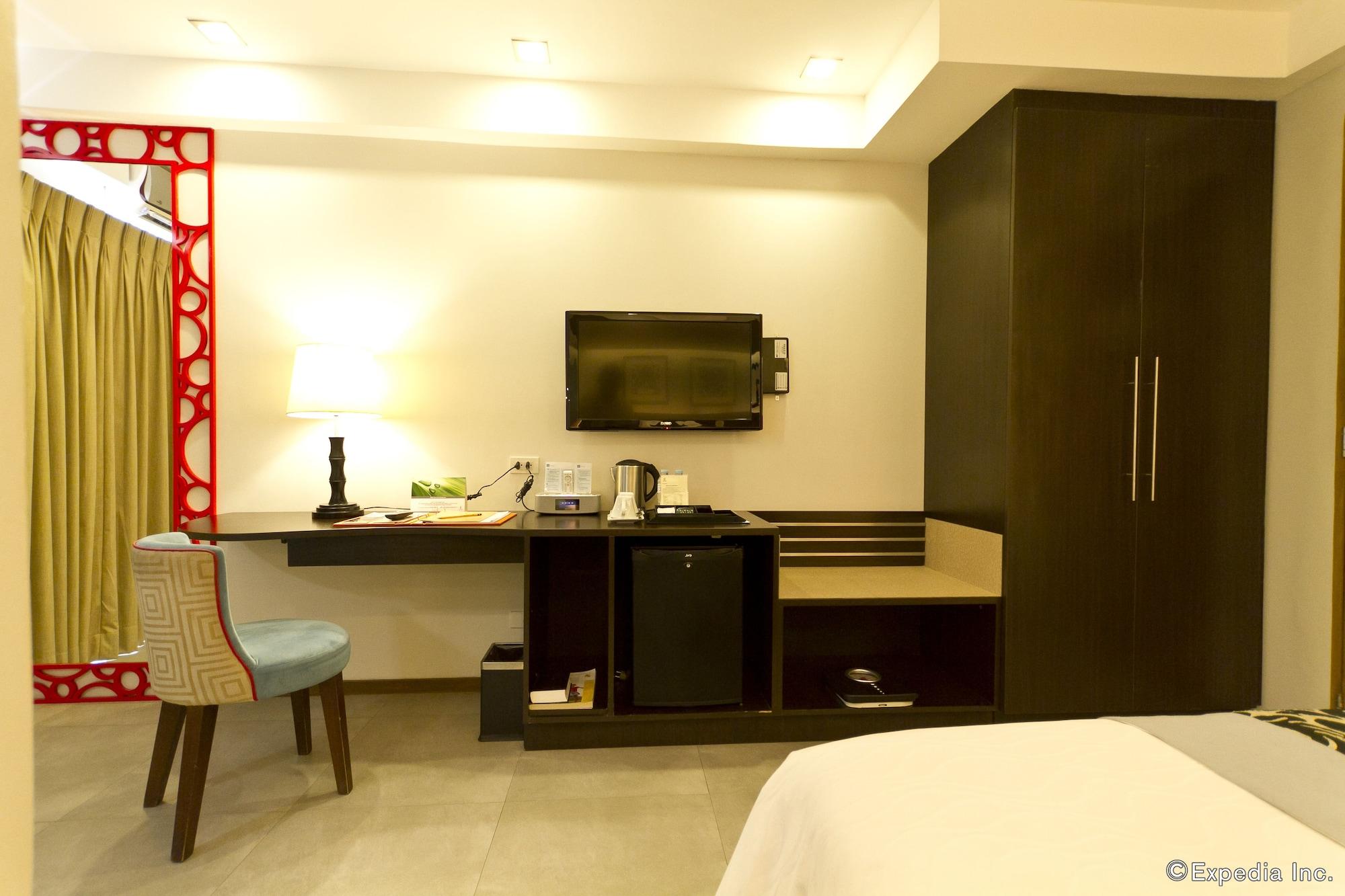St Mark Hotel Cebu Esterno foto